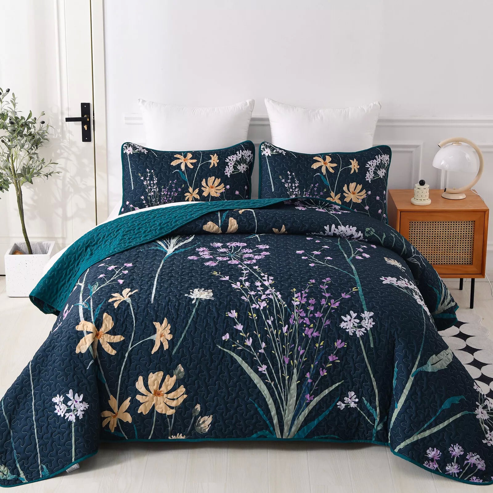 3-Piece Quilt Bedspread Set Queen Size - Lightweight Reversible Coverlet - SuperSaverAU - view 1
