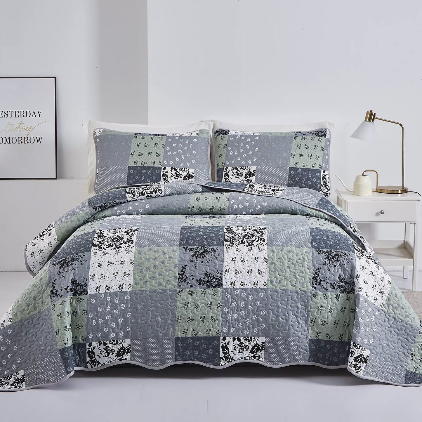3-Piece Quilt Bedspread Set Queen Size Lightweight Reversible Polyester