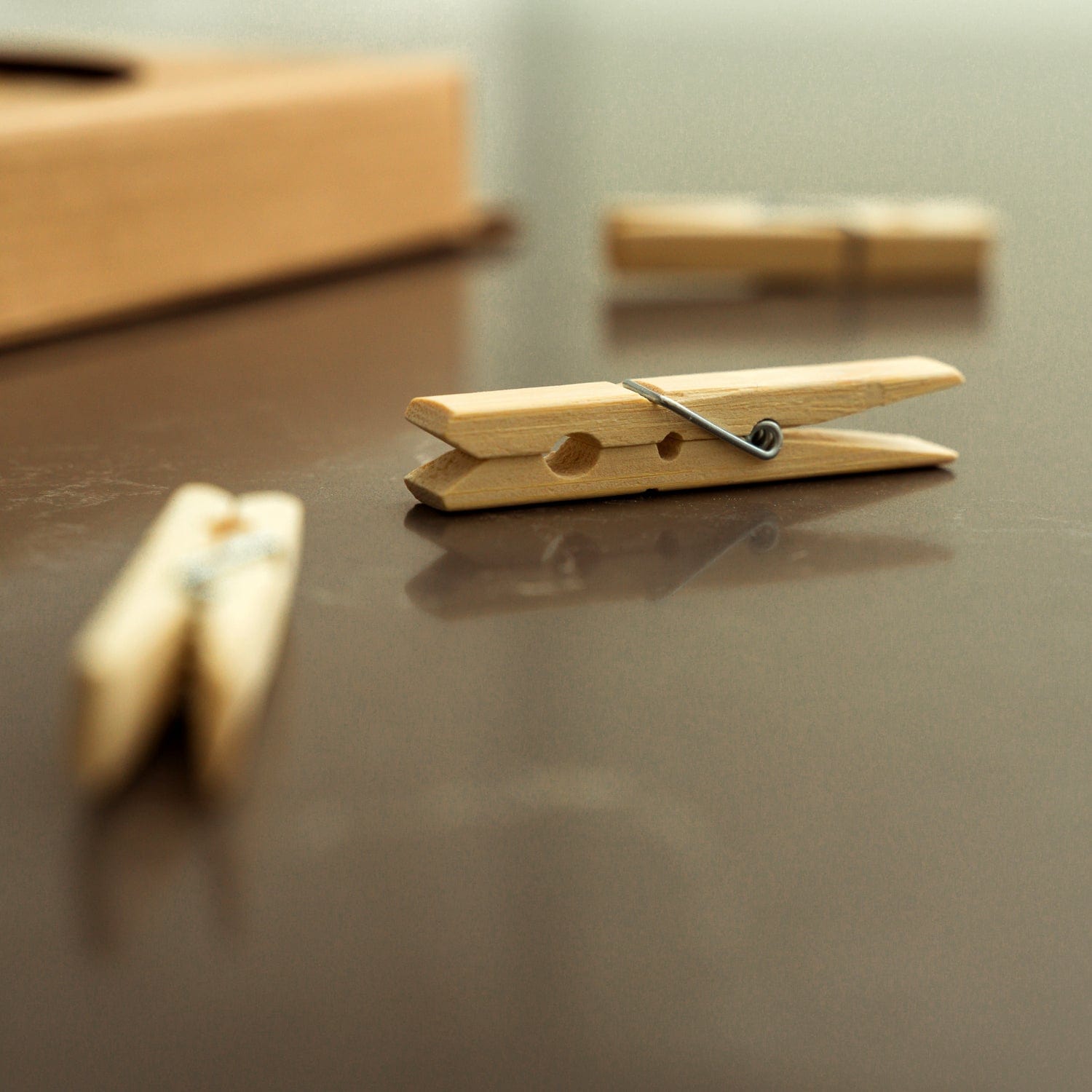 Premium Bamboo Clothes Pegs – 100 Pack Natural Laundry Pegs