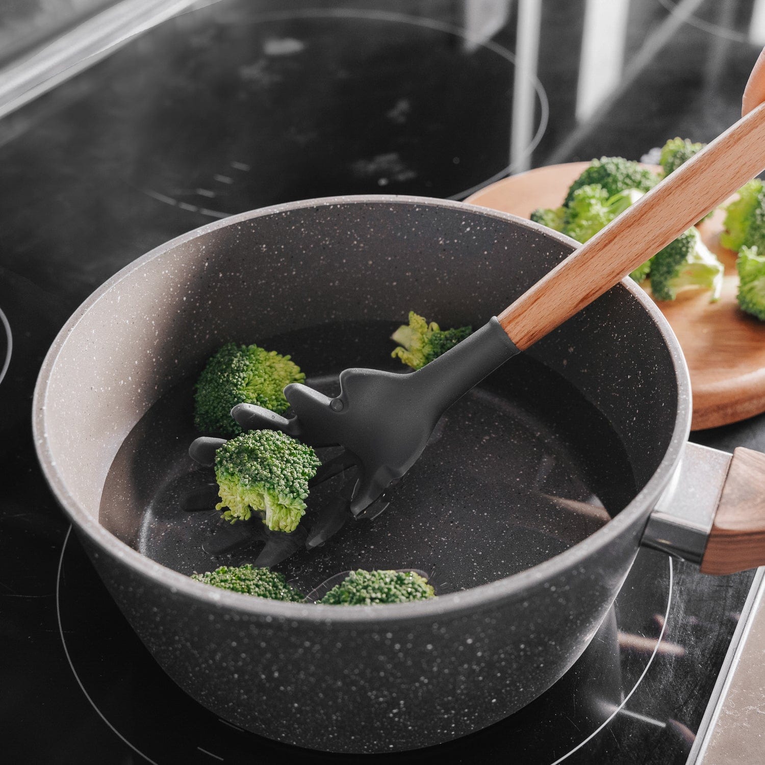 Beechwood & Silicone Pasta Server 31 x 6 cm - Eco-Friendly Kitchenware - SuperSaverAU - view 1