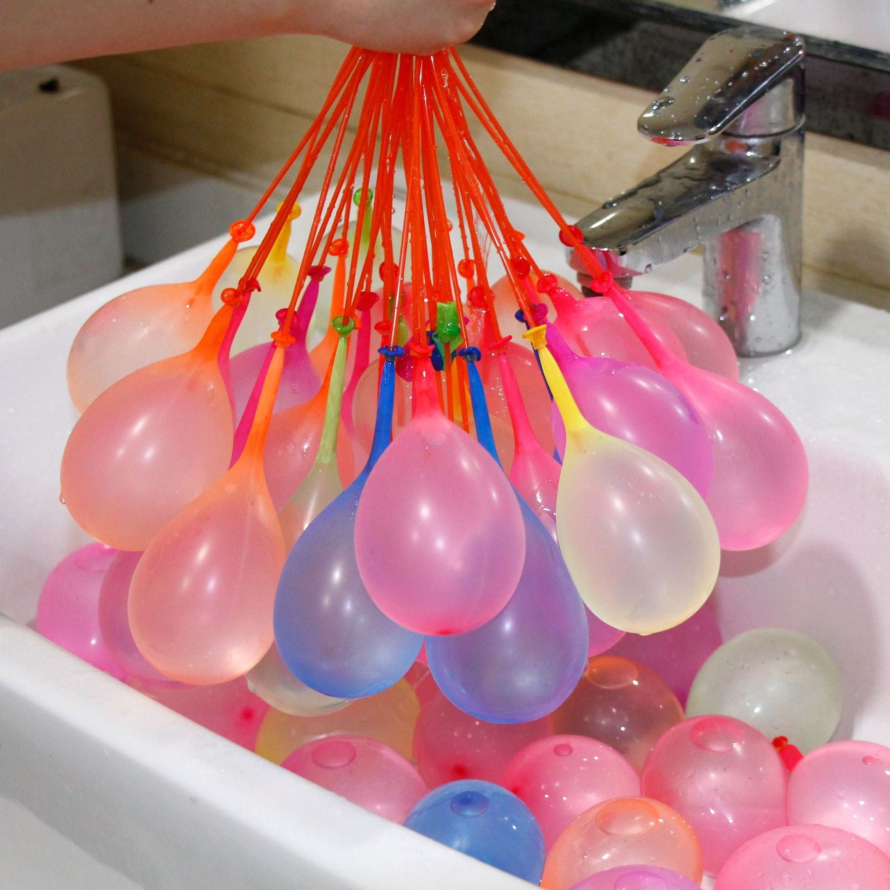 V922 Water Balloons 111 Packs - 666 Rapid-Filling Self-Sealing Balloons - SuperSaverAU - view 1