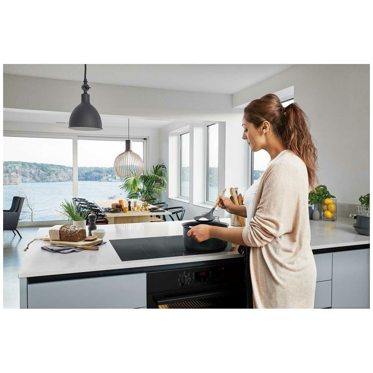 Chef 60cm Electric Multi Function Built-In Oven - 80L, Quick Cook, 7 Functions, Black - CVE614DB