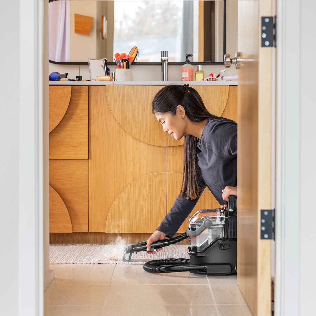 Bissell SpotClean HydroSteam handheld cleaner - 3 cleaning modes, 1.9L clean tank, Titanium finish - 3689F