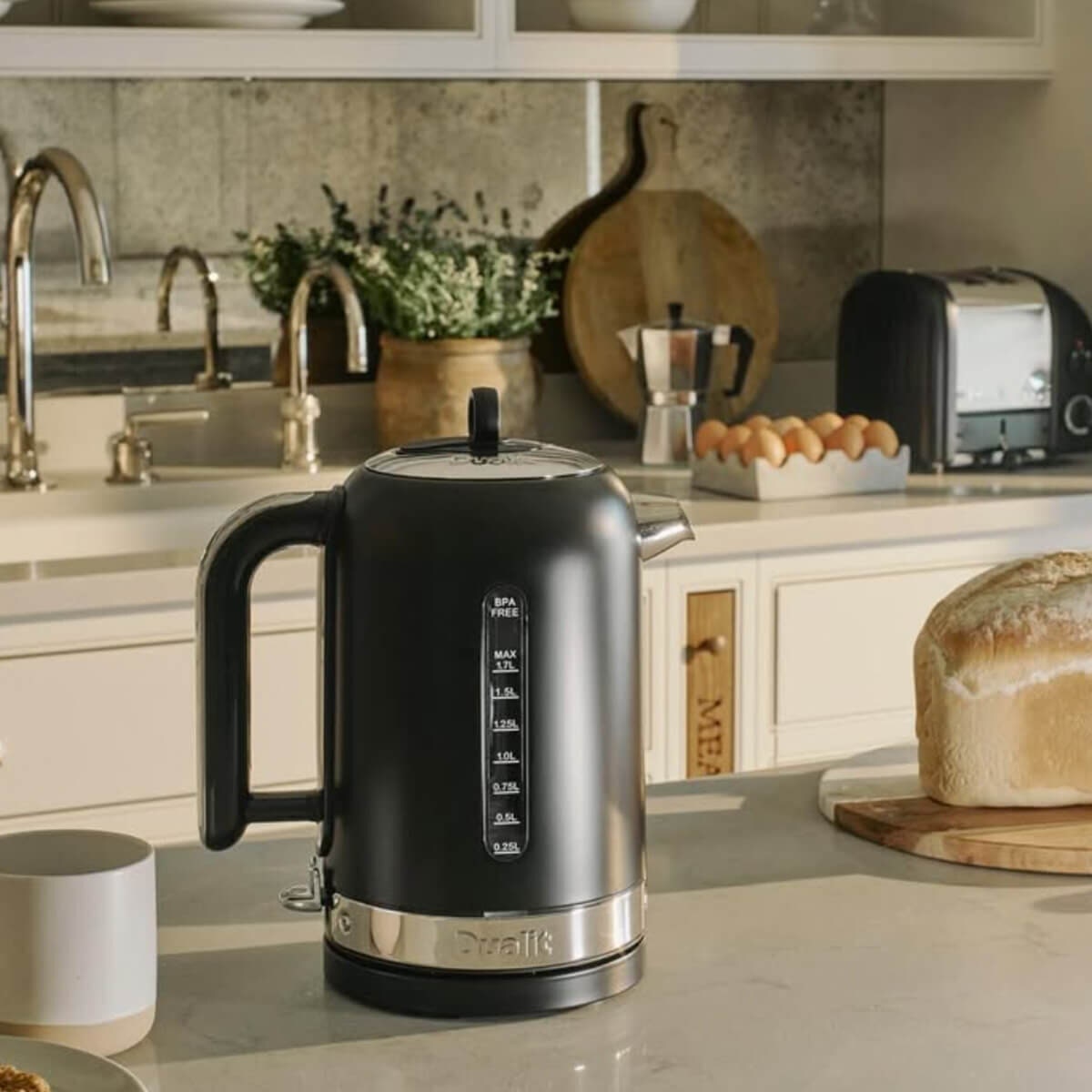Dualit Classic Kettle 1.7L - Matte Black, Whisper Boil Technology, Removable Limescale Filter - DU72839