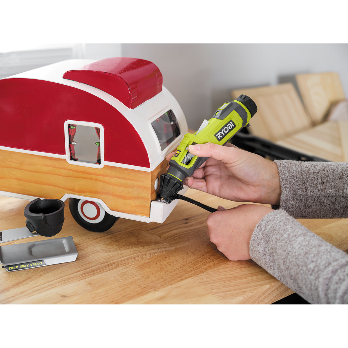Ryobi USB Lithium Glue Pen Kit - 2Ah - 3 Glue Sticks - 30 Sec Heat-Up - SuperSaverAU - view 4