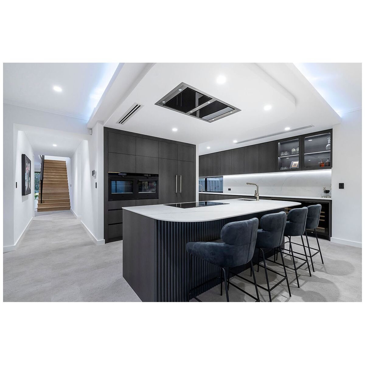 Schweigen 120cm Ceiling Cassette Rangehood - Black Glass, 3200m³/h, Single Motor - UM422G-12SEPAK
