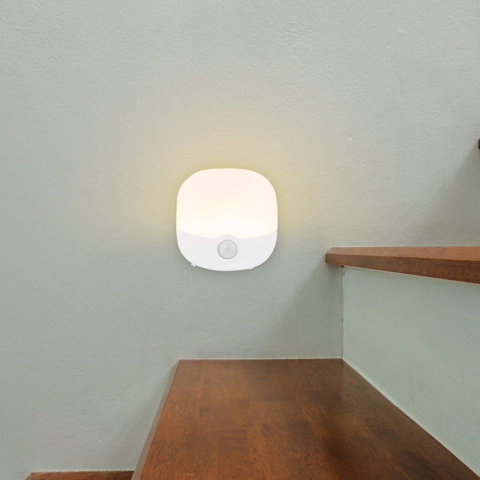 Arlec 67 x 22mm White Rechargeable Motion Sensor Square Night Light