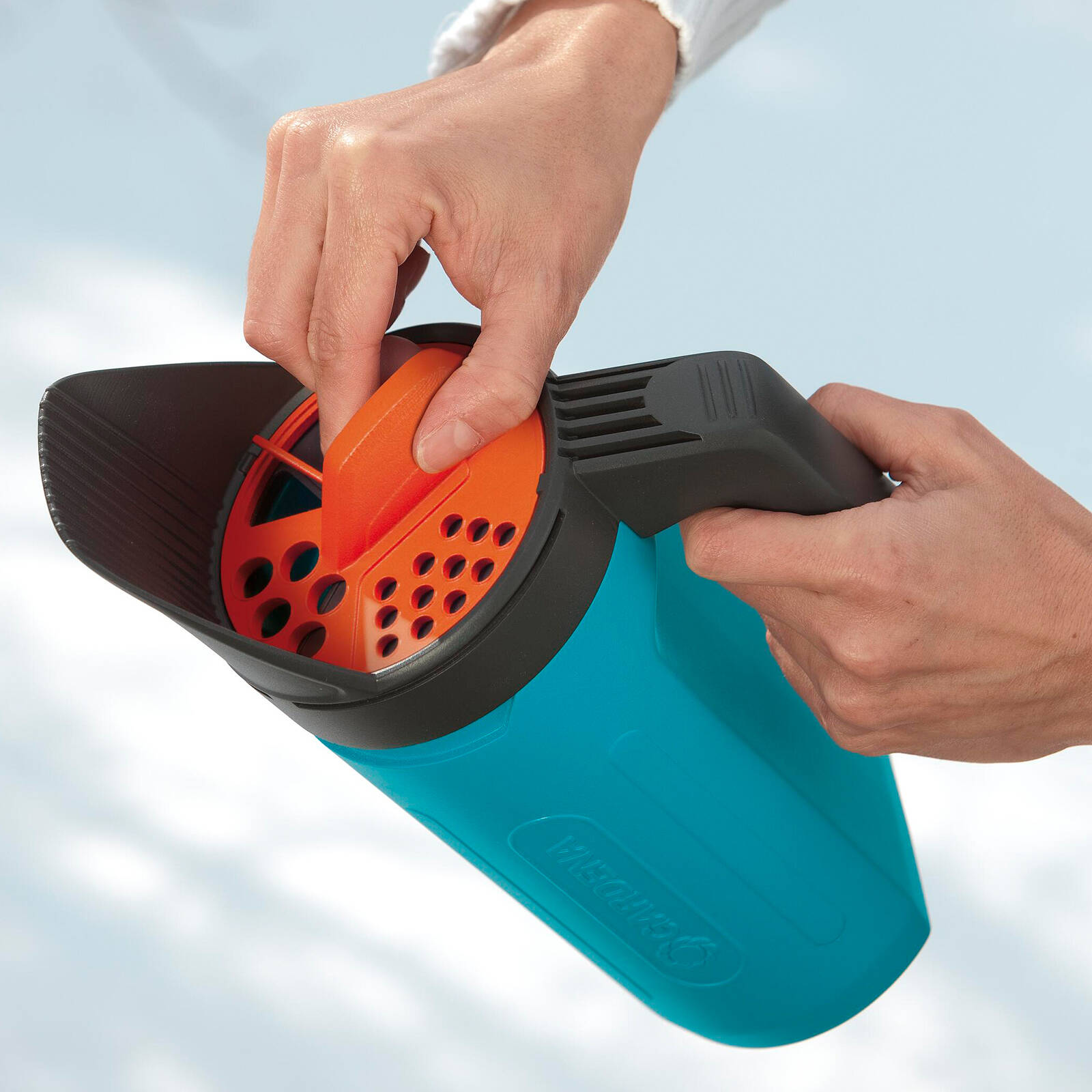 GARDENA Small Handheld Seed & Fertiliser Spreader 25sqm