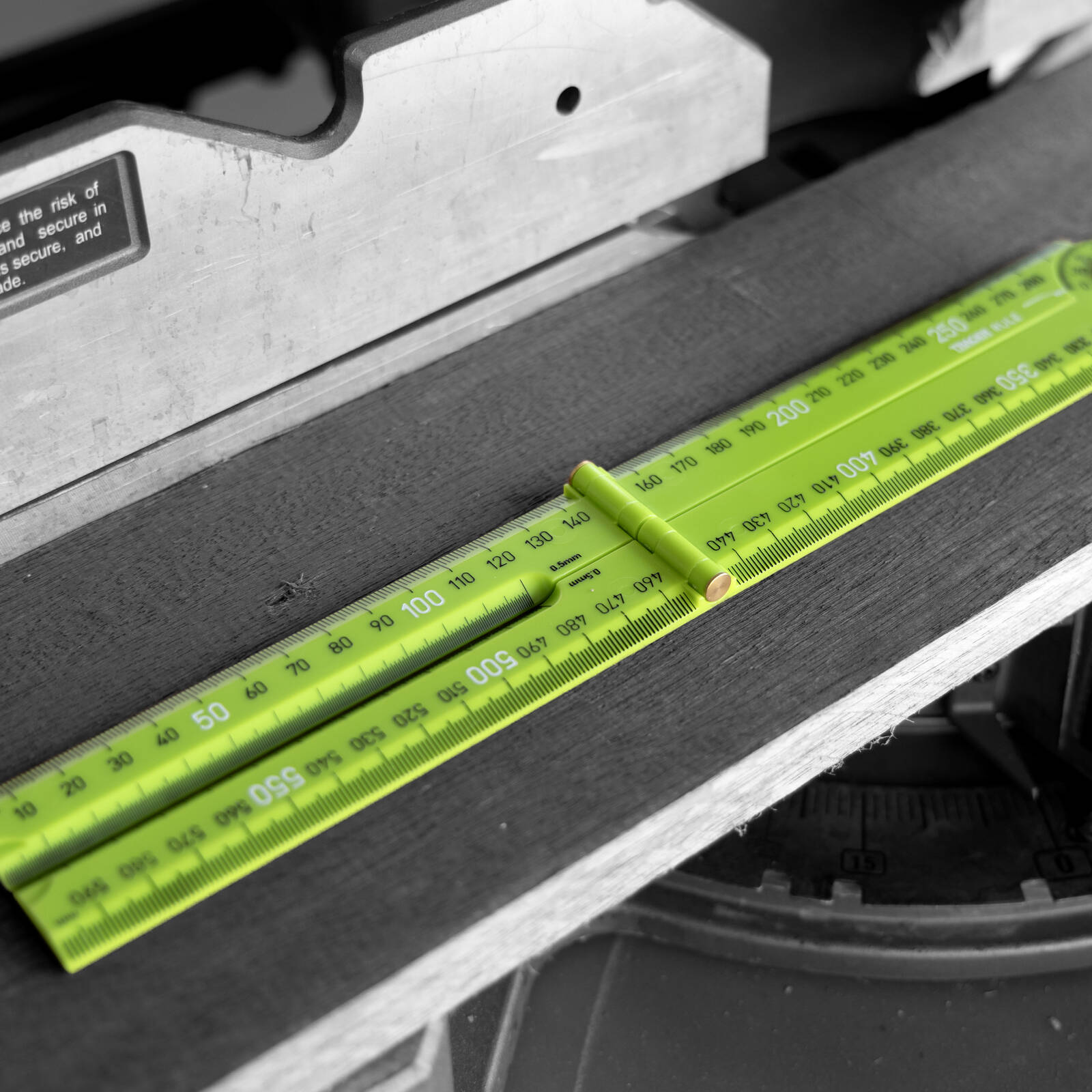 TRACER 600mm Pro Rule with Angle Finder, Easy-Read Increments