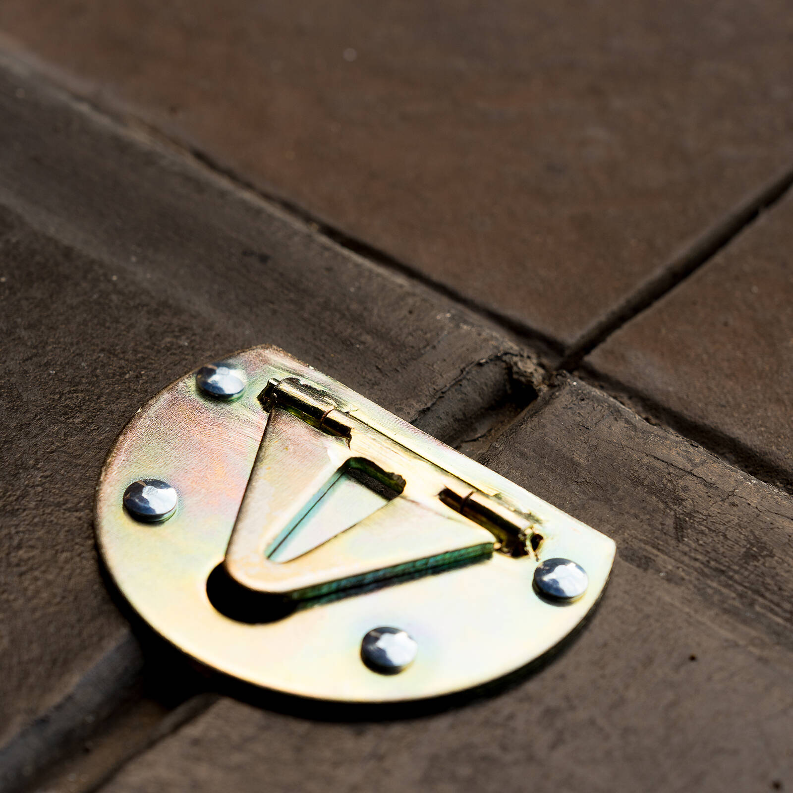 Taskmaster 100mm Zinc Plated Garage Door Floor Anchor