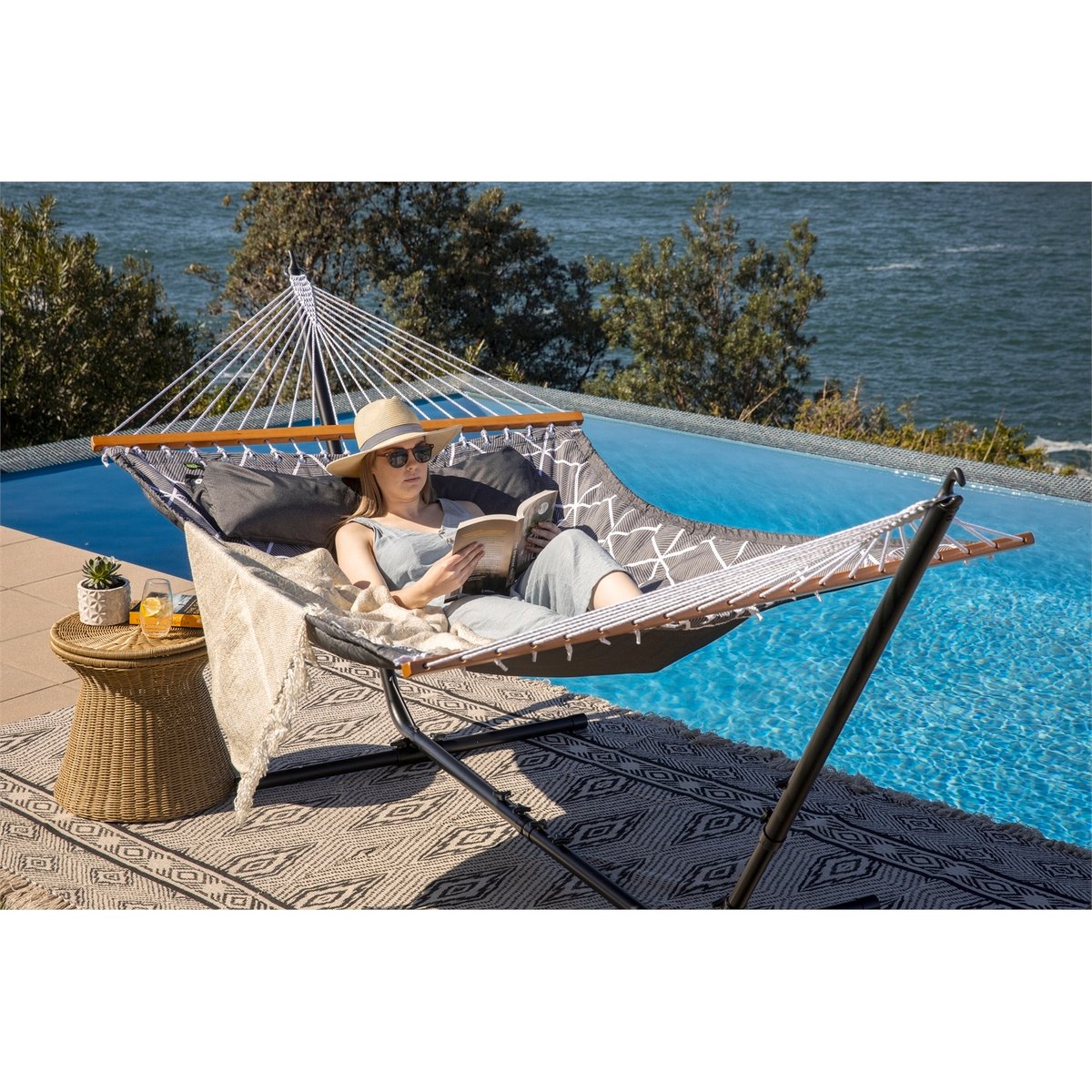 Two Trees Quilted Double Hammock - 140cm x 200cm - Polyester - Water Resistant