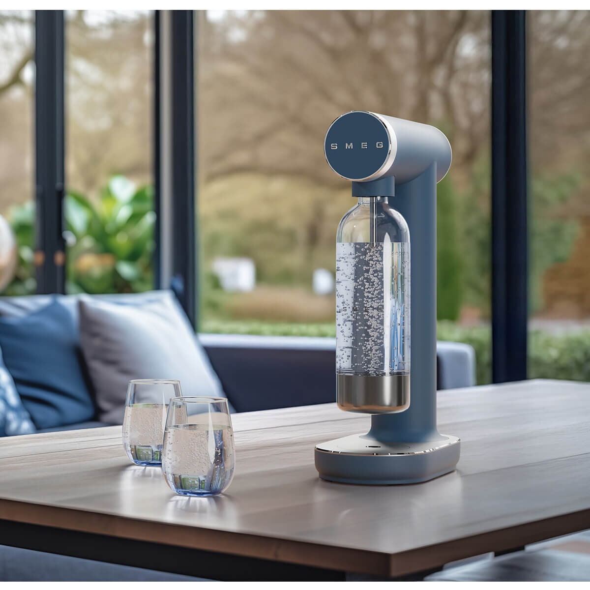 Smeg soda maker - Blue, electricity-free operation, Tritan Renew bottle, front knob control - SKC01SBMAU