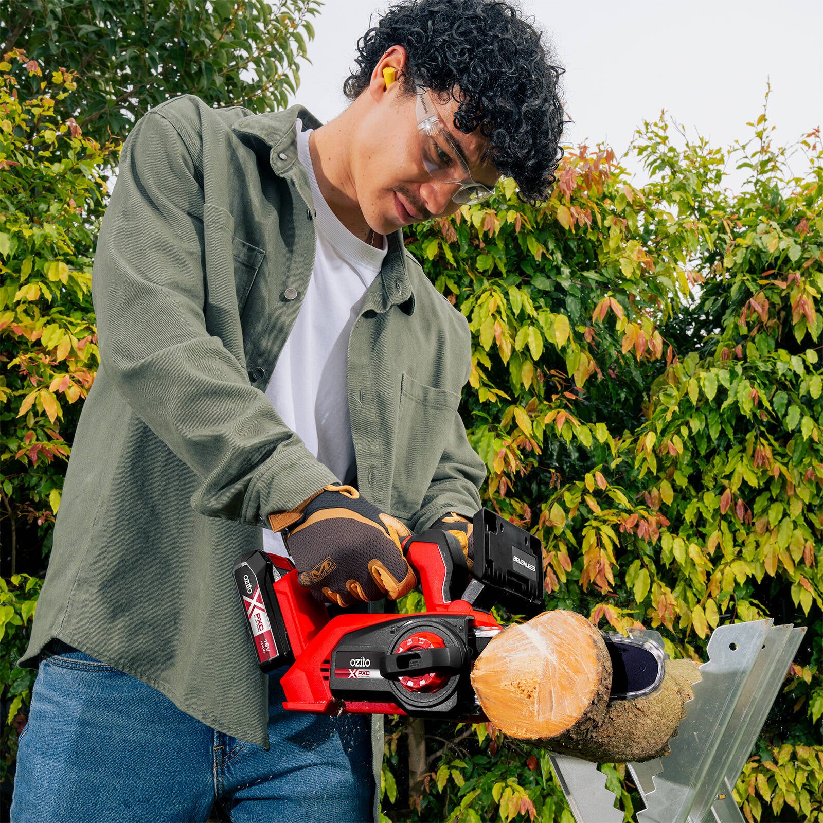 Ozito PXC 18V 200mm Brushless Top Handle Chainsaw 2.5Ah Kit PXTCSK-2520