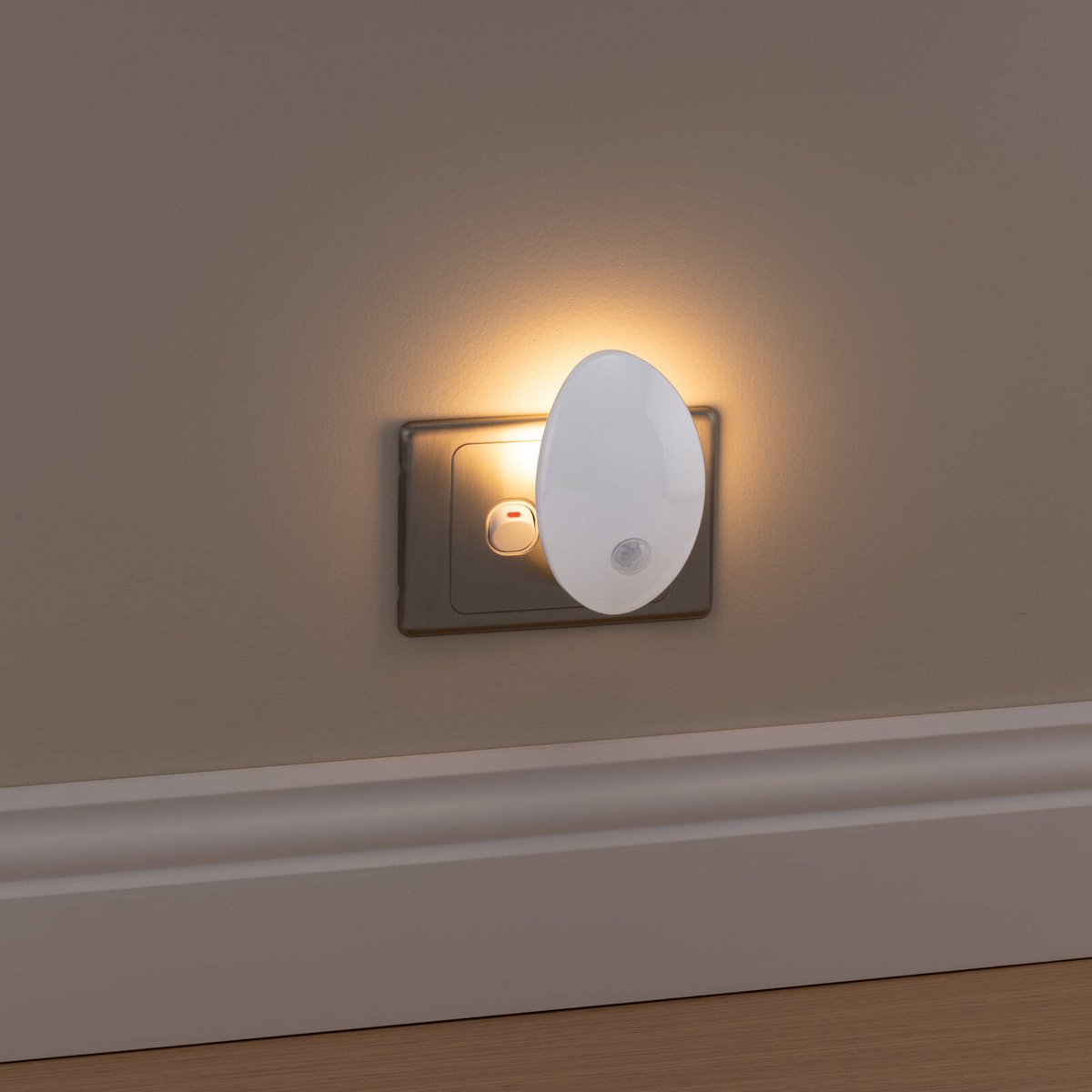 Arlec 240V Motion Sensor LED Plug-in Night Light - Warm White - 70mm x 90mm x 60mm