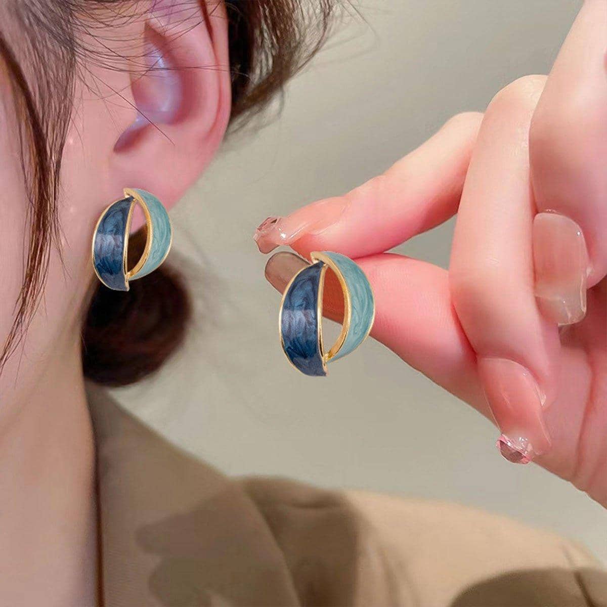 Blue Oil Drop Stud Earrings with Gold Tone Details, Copper Retro Style - view 5