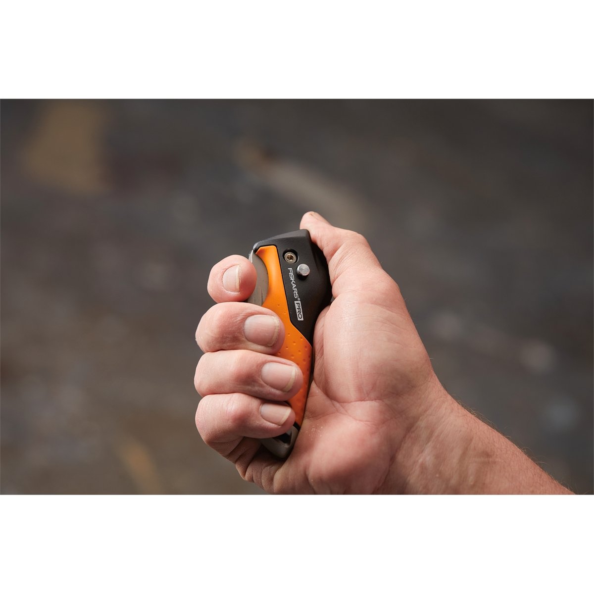 Fiskars Pro Carbonmax Folding Utility Knife - 60mm Blade - Steel - SuperSaverAU - view 5
