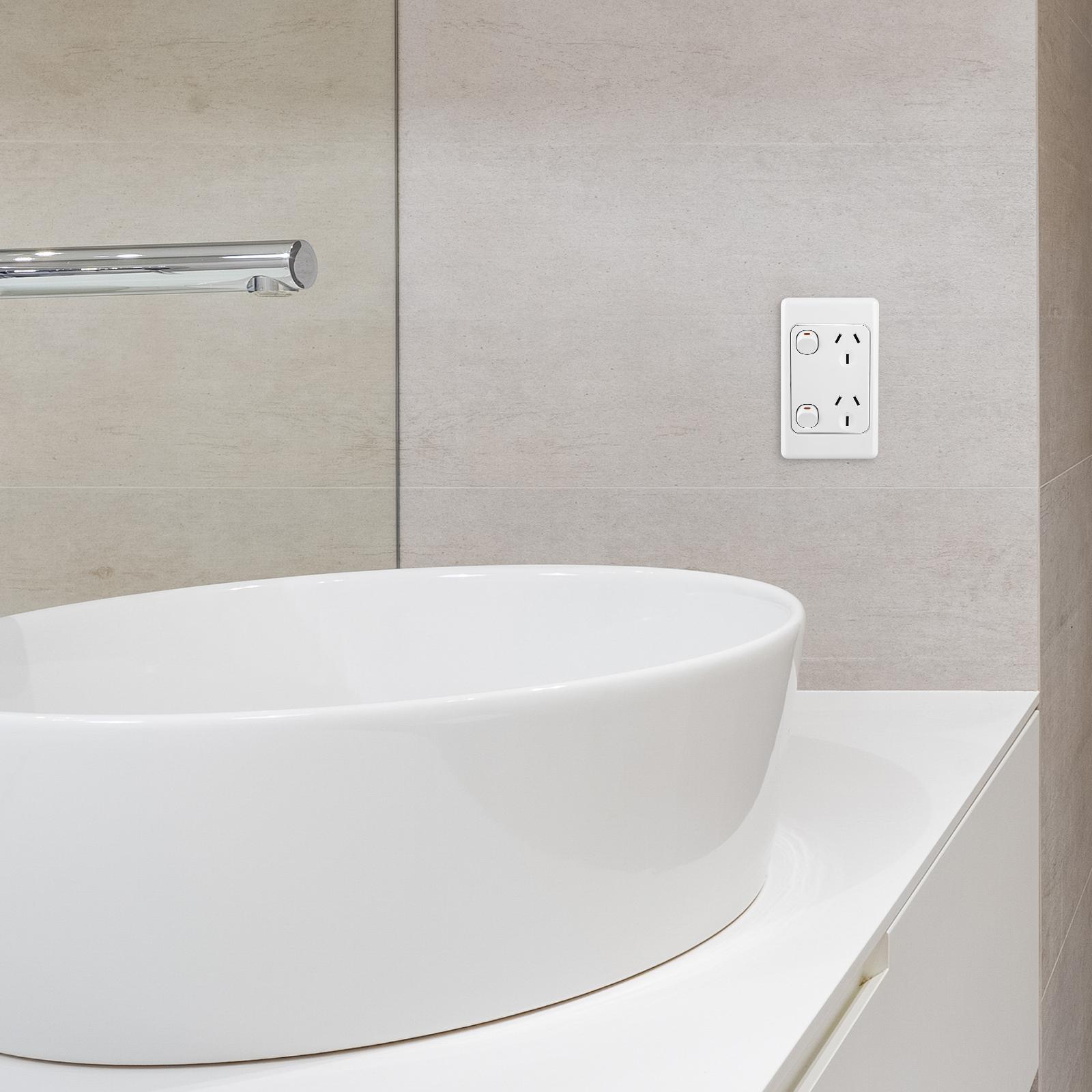 DETA Vertical Double Power Point, White Polycarbonate, 240V 10A, Architrave