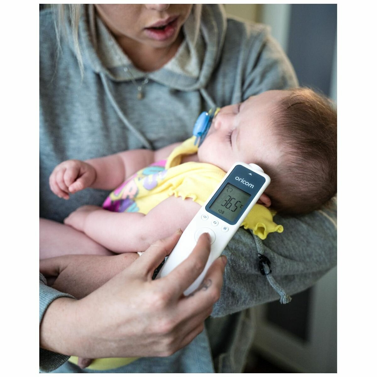 Oricom Non Contact Infrared Thermometer - Colour-Coded Reading, Stores 32 Temperatures - HFS1000