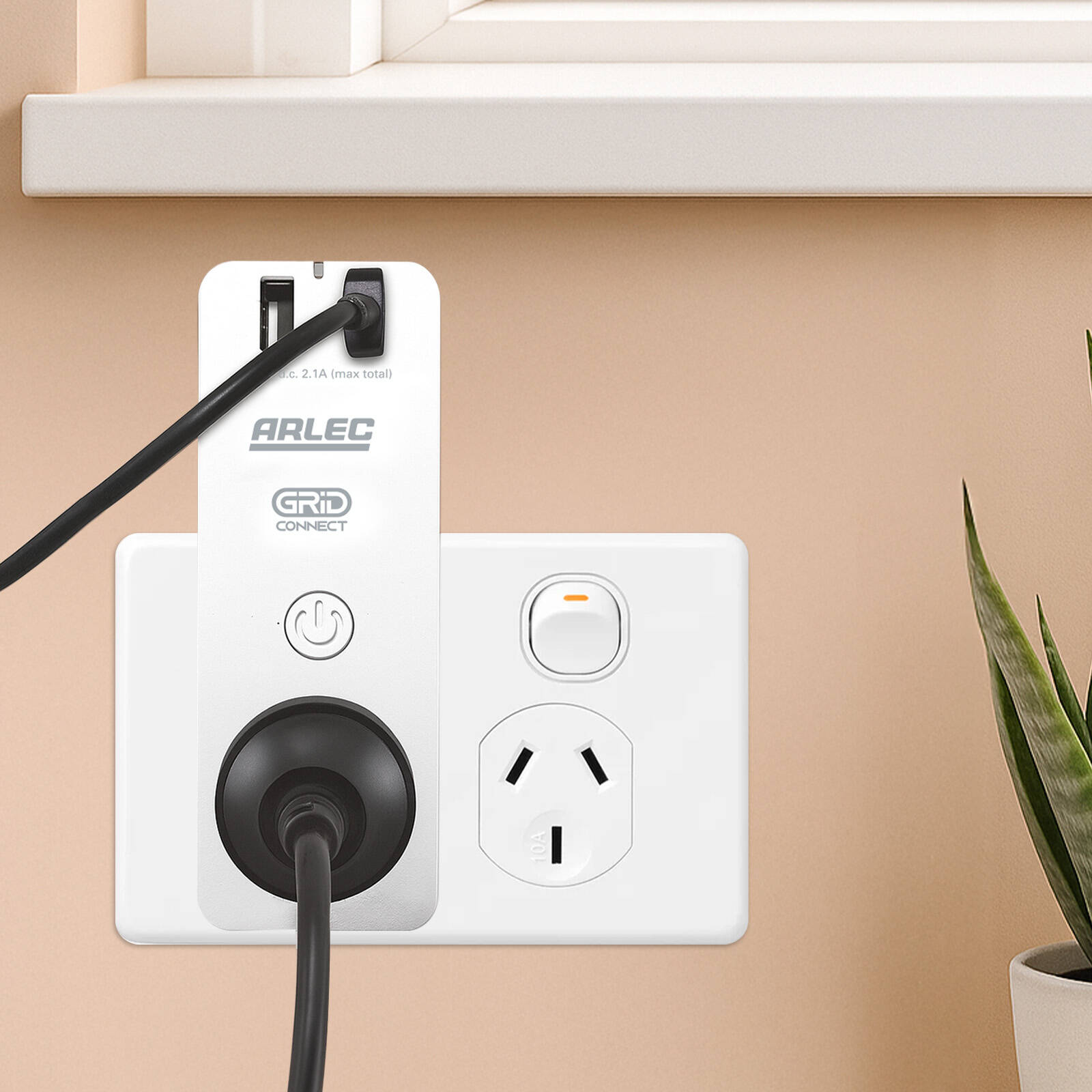 Arlec Grid Connect White Smart Plug In Socket with USB