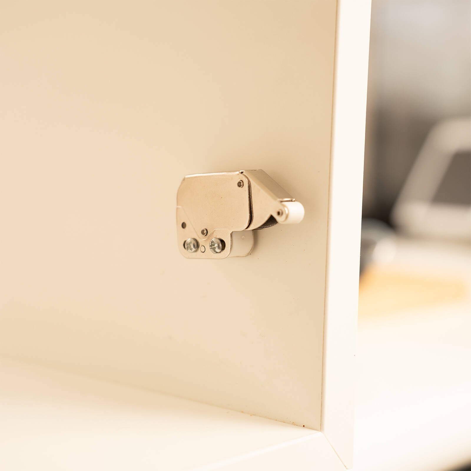 Taskmaster 37mm White Slimline Mini Latch - Push To Open Indoor