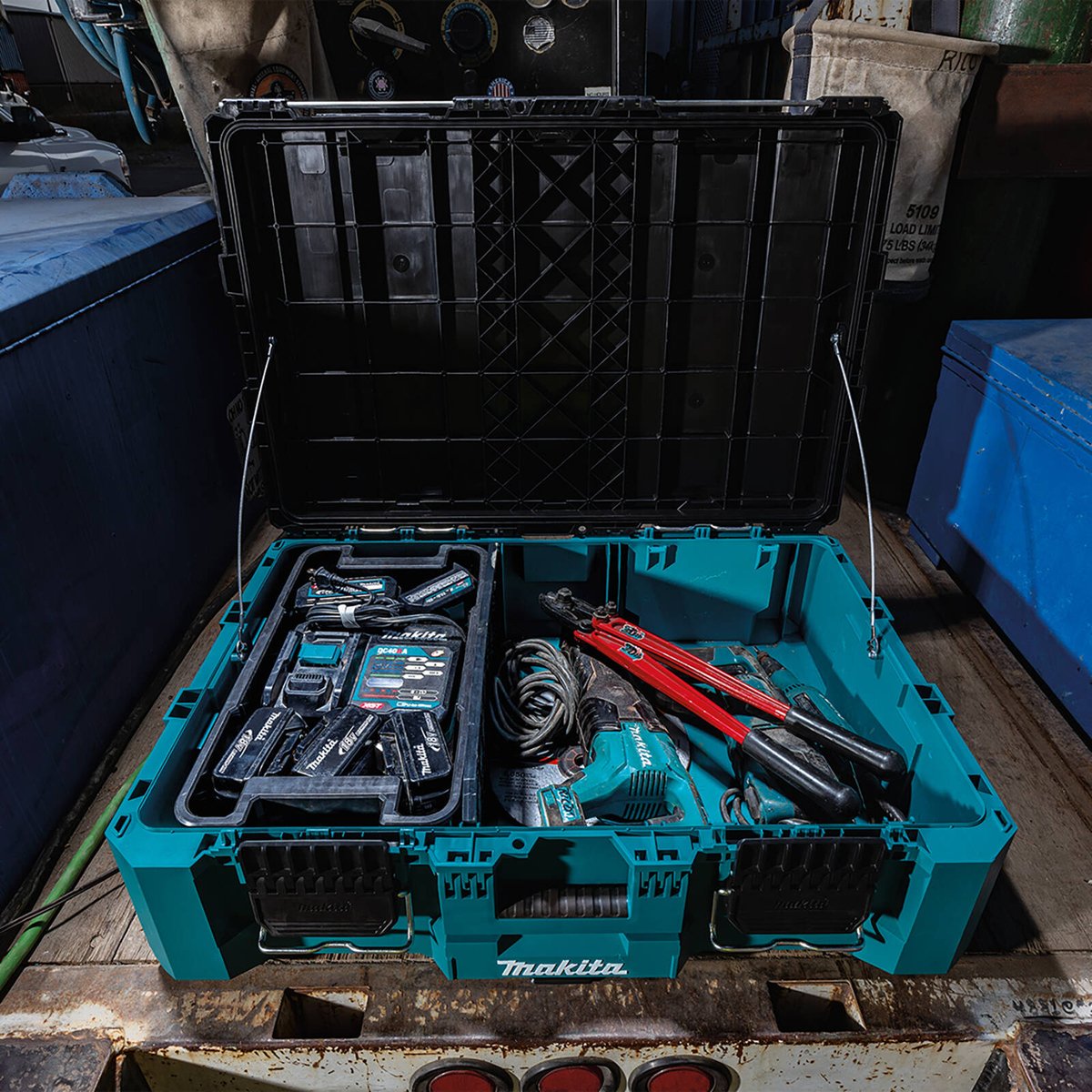 Makita Maktrak Large Tool Box T 90015 - 58.5L - 565mm x 802mm x 252mm - Durable Storage Solution - SuperSaverAU - view 2