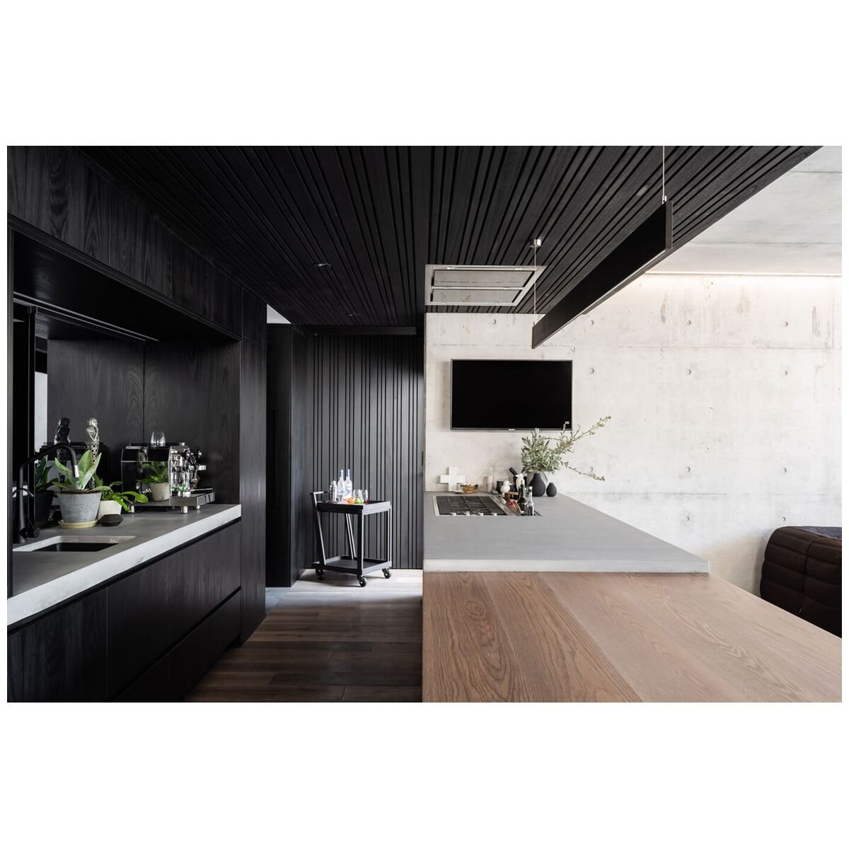 Schweigen 120cm Ceiling Cassette Rangehood - Black Glass, 3000m³/h, Twin Motors - UM422G-12SP2PAK