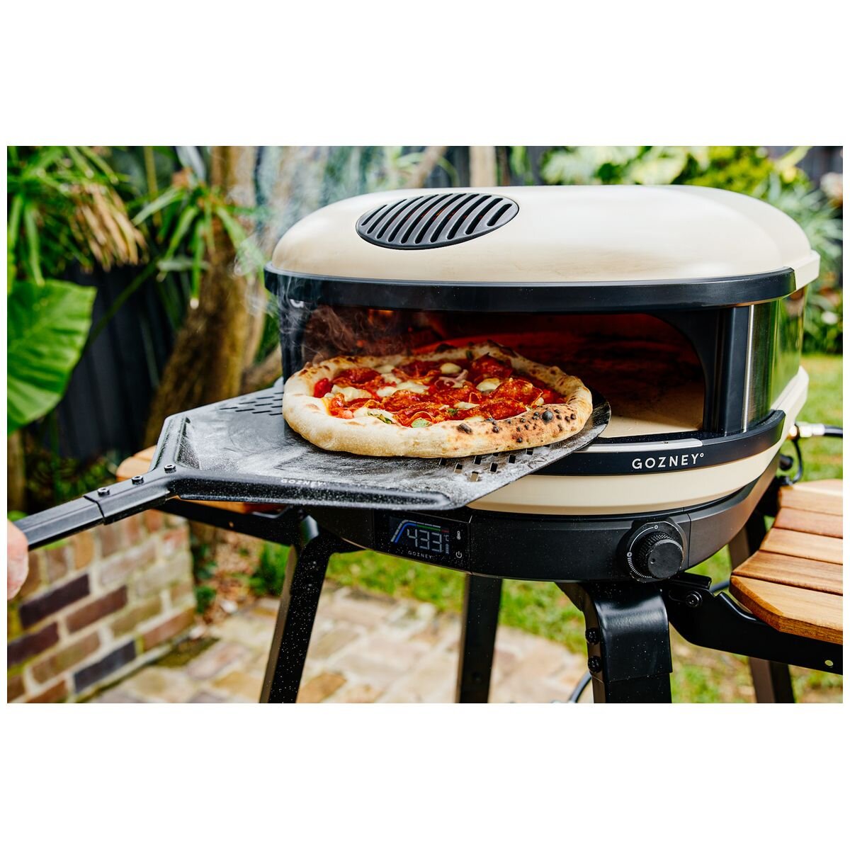Gozney Arc XL gas pizza oven - black, 16 inch capacity, lateral rolling flame, 500°C - GAPOBAU1624