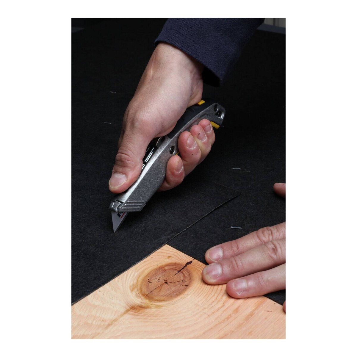 Stanley Fatmax Xtreme Retractable Knife 10-789 - Twin Blade - 11 Blade Capacity - Rubber Grip - 88mm x 25mm x 232mm - SuperSaverAU - view 5