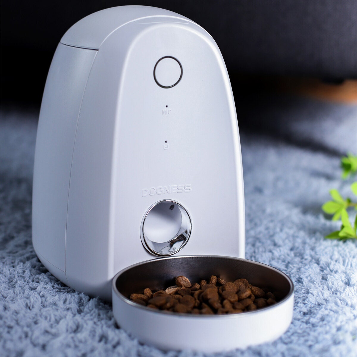 Dogness smart compact auto pet feeder - 2L hopper, app scheduling, 5 to 75g portions, Wi-Fi - 10426