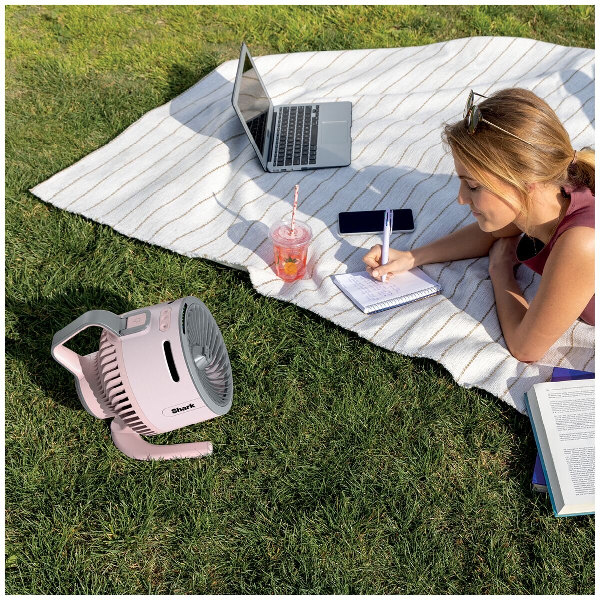 Shark FlexBreeze HydroGo portable misting fan - Quartz pink - 5 speeds - up to 12 hours battery - FA052QPKANZ