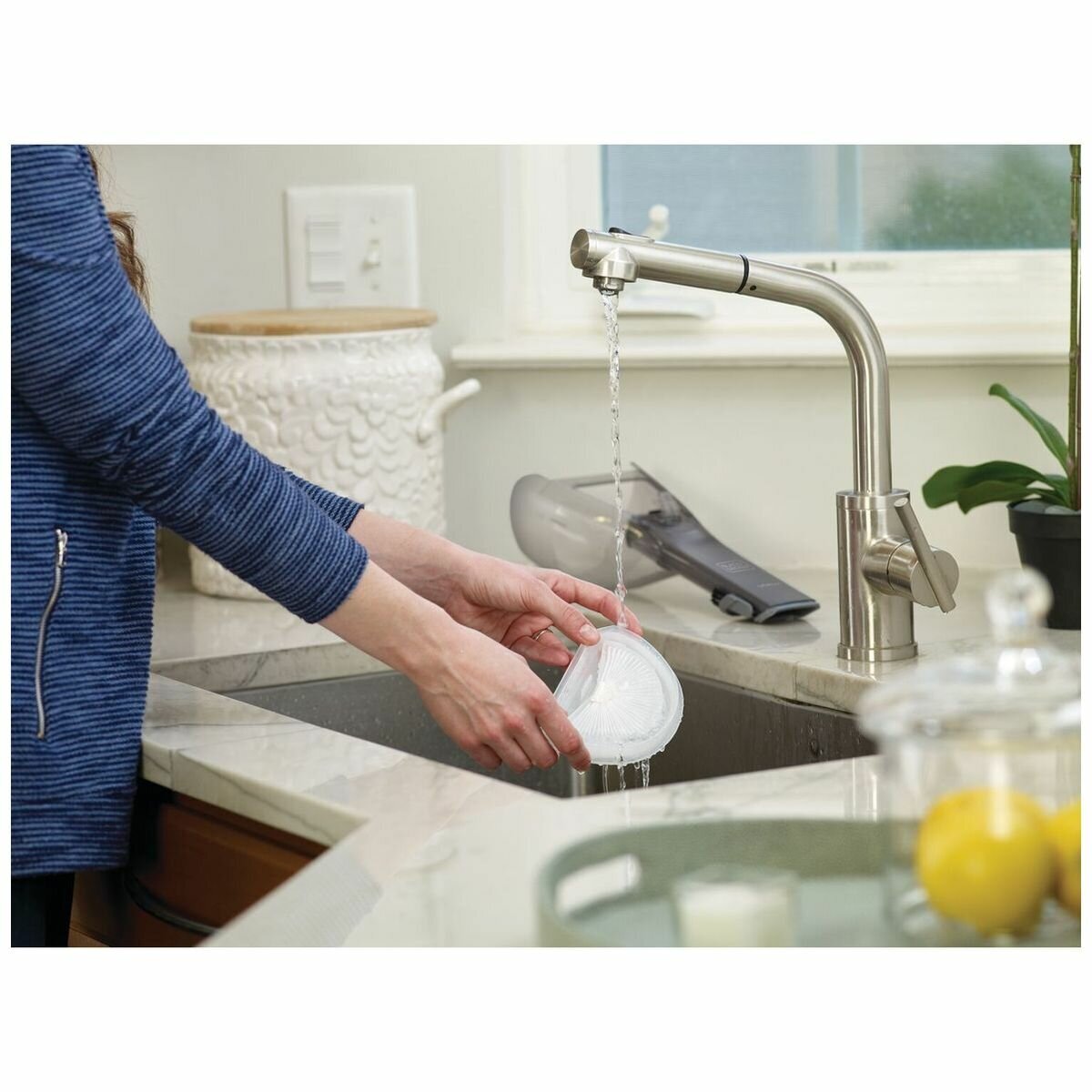 Black & Decker 10.8V handheld vacuum - slim nozzle, wide mouth, 0.5L bagless bowl, Grey - DVA320J-XE