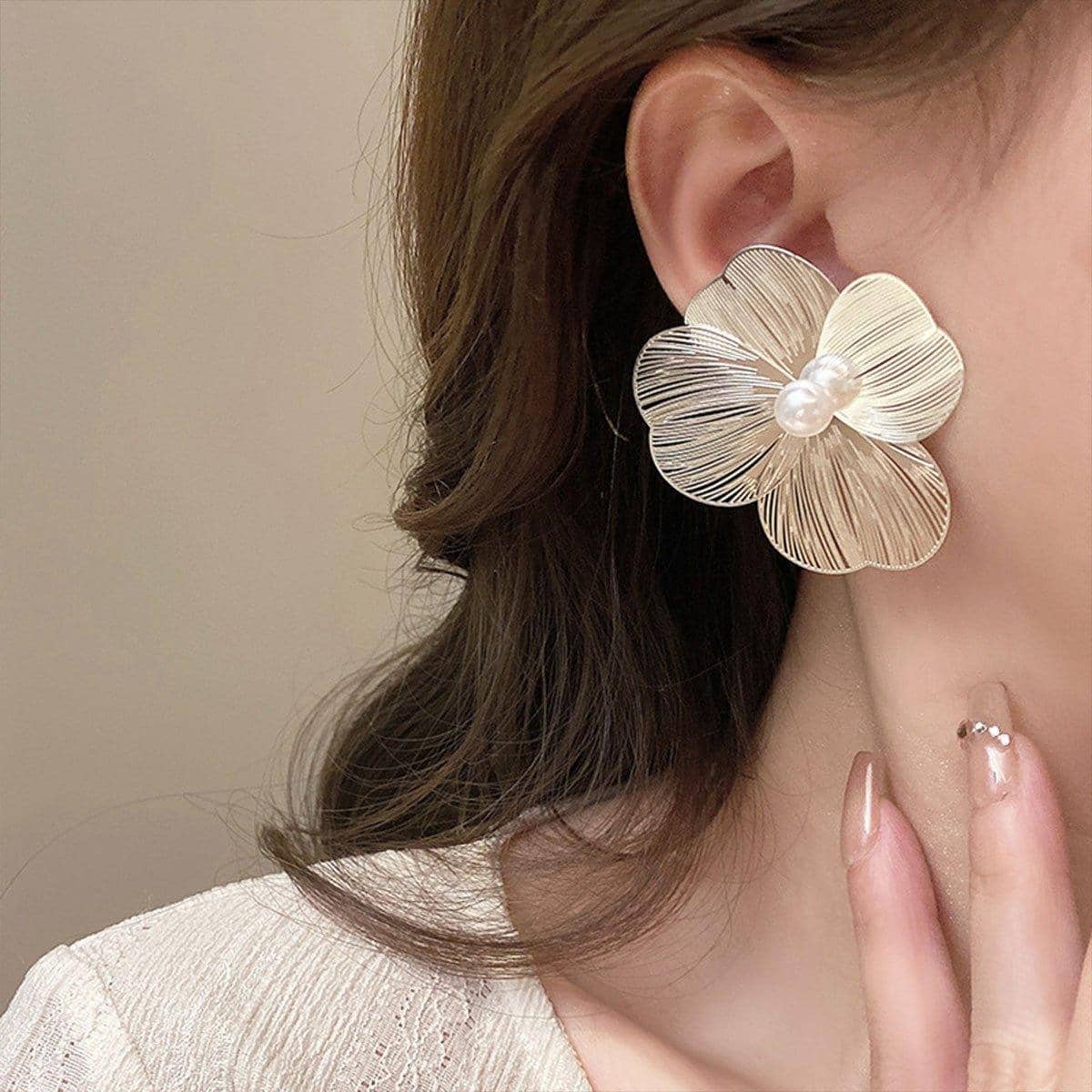Exaggerated Large Flower Pearl Stud Earrings for Women Fashion Jewellery - Silver - view 4