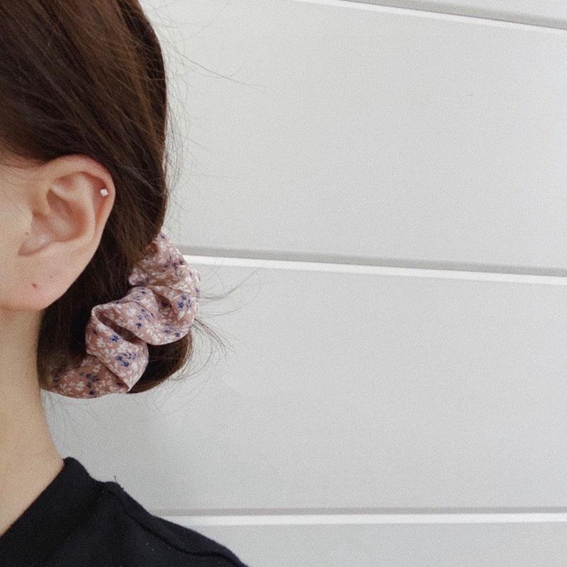 Printed Elastic Scrunchie Hair Tie - Black - view 5