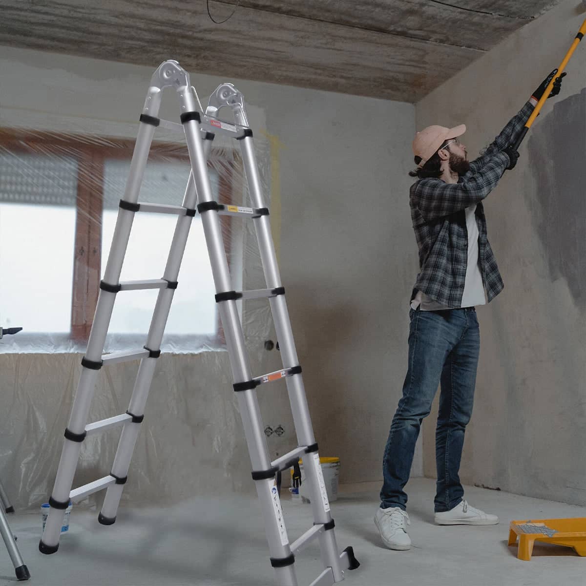 Retractable Aluminium Alloy Ladder with Anti Slip Pedals and Stabiliser Bar - 320 cm - view 5