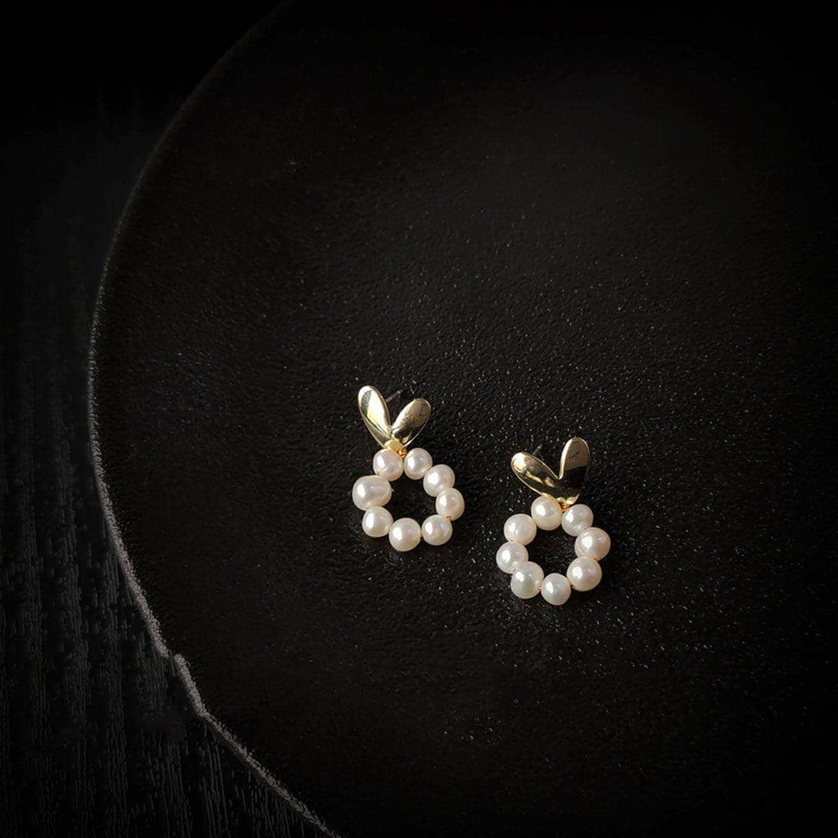 Retro Heart Stud Earrings with Imitation Pearl Circle for Women - view 4