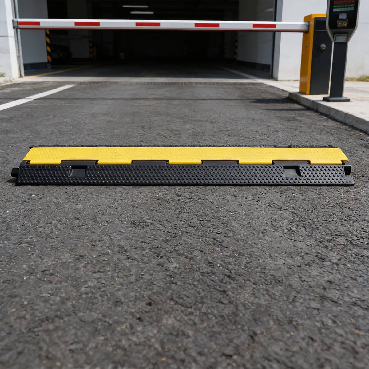 Rubber Speed Bump with Flip Cable Cover, 100 x 26 x 6.5 cm - view 4